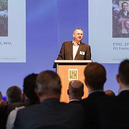 Dr Martin Riediker, President of the Steering Committee, presenting the most important results of NRP 66.